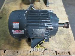 Flowserve Centrigual Pump D814-3x2x13f 325 Gpm Avec 15 HP 1775 RPM 3 Ph Ac Motor